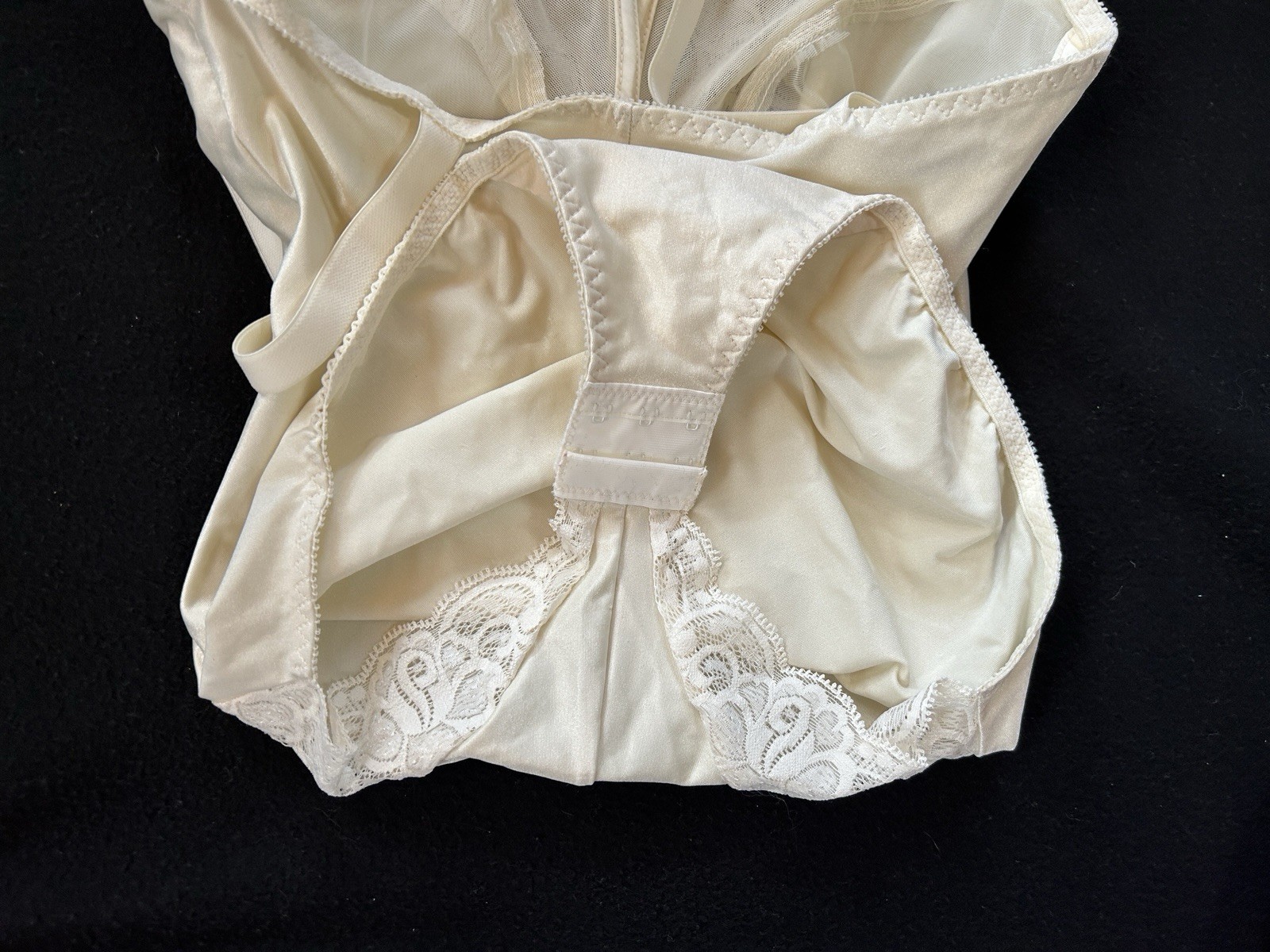 Vtg CROWN-ETTE 7917 Satin Lace Underwire Teddy Bodysuit Shapewear 38B Ivory