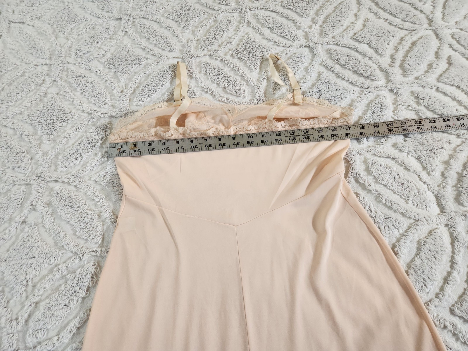 Vintage Gossard Artemis Nylon Full Slip Peach Lace Size 36 Average USA Pin-up