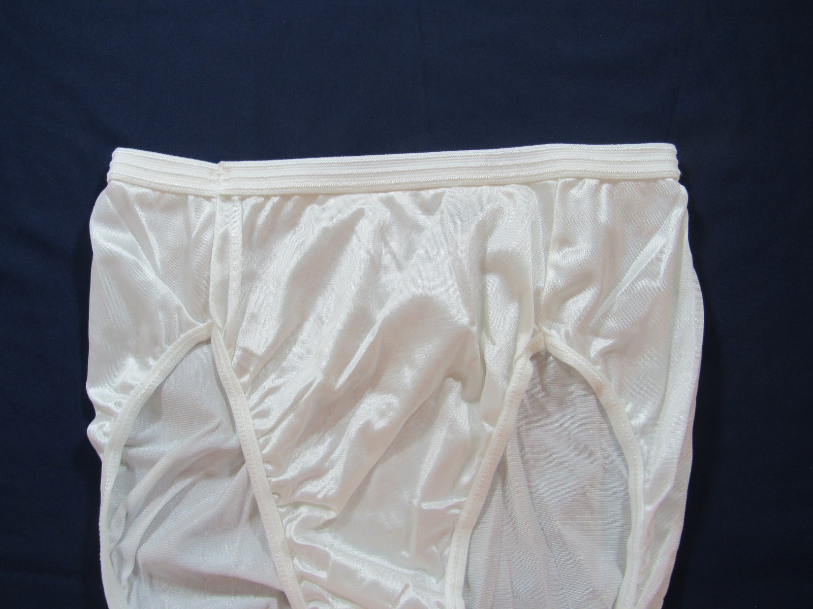VINTAGE LADY MANHATTAN WHITE SILKY SOFT NYLON HI CUT LEG PANTIES SIZE 5 S NWOT