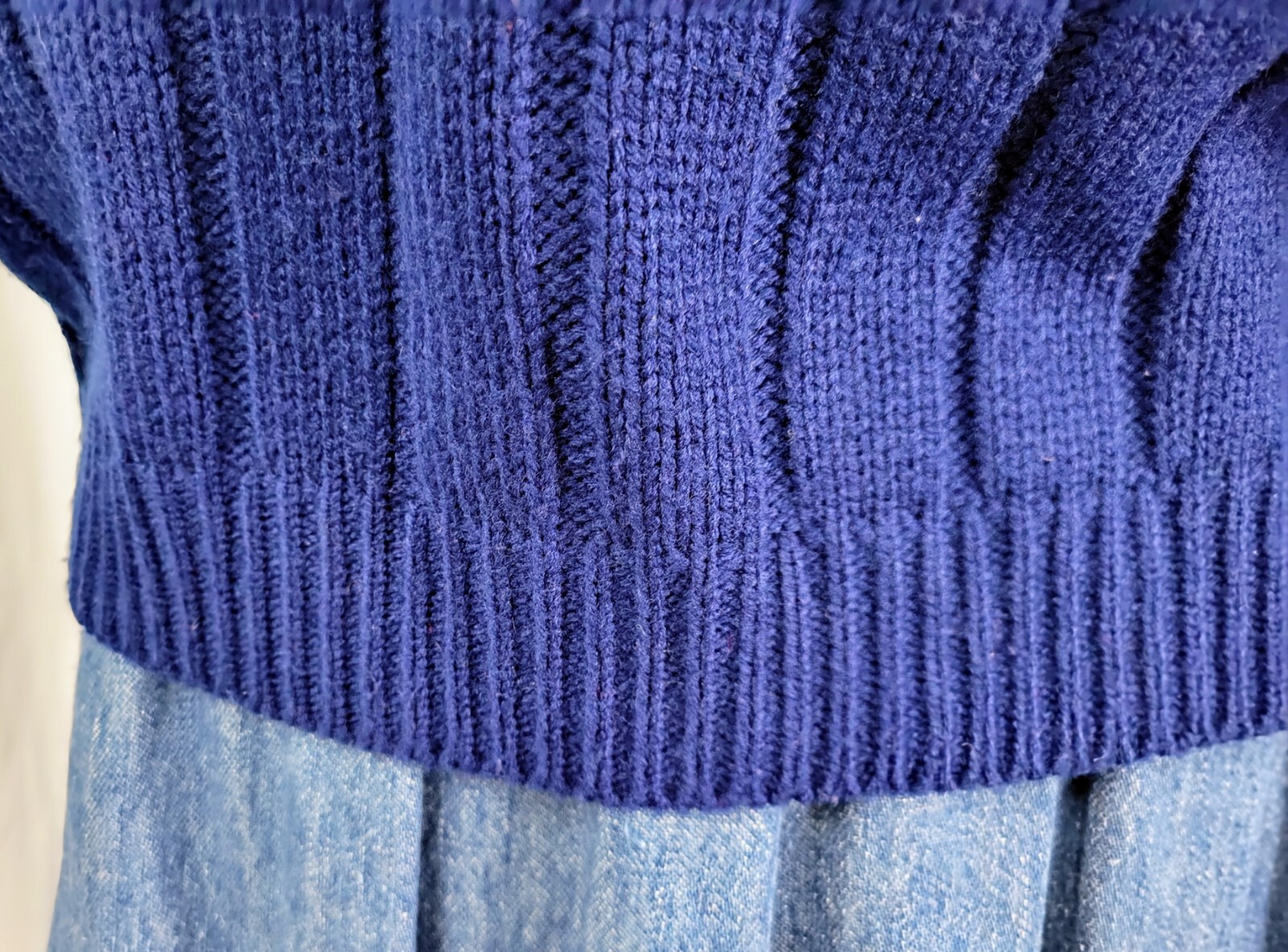 Vtg Cable Knit Crew Neck w Raglan Sleeves in Navy Blue w Zipper Neck Size M?