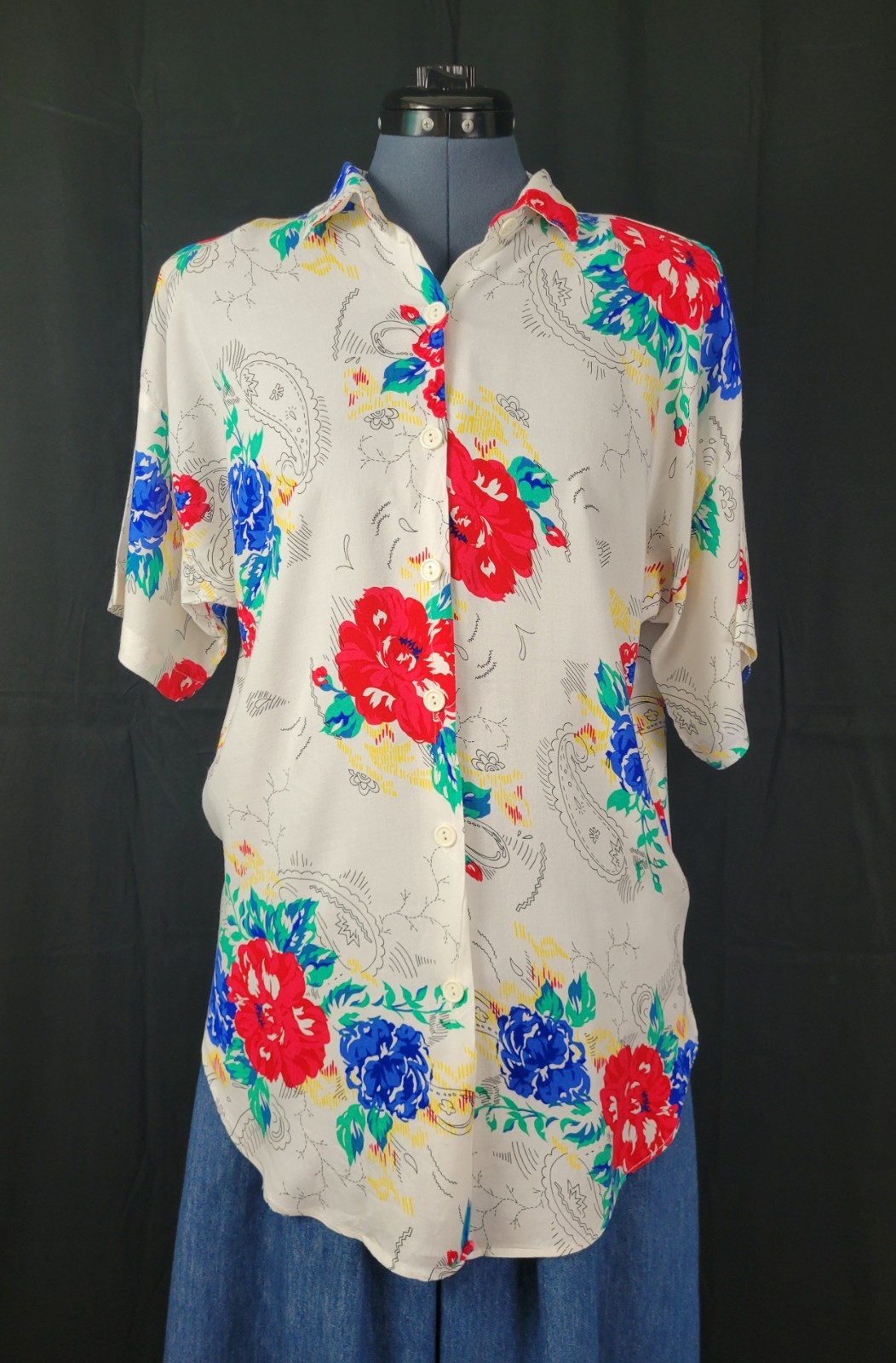 Vtg JP Cllctns White S/S Button Down w Red/Blue/Yellow/Green Florals Size S/M?