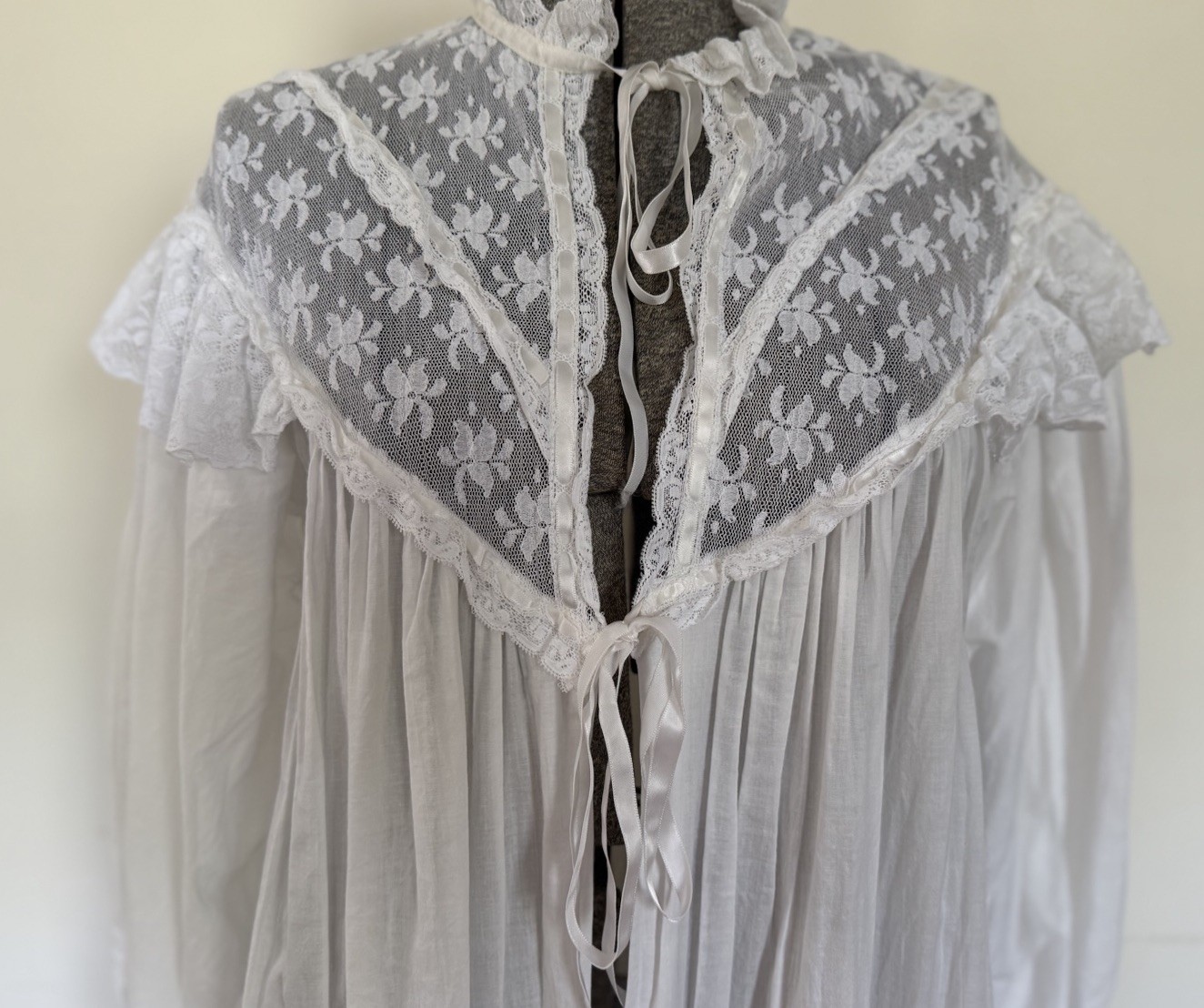 Priamo Neiman Marcus Robe Peignoir