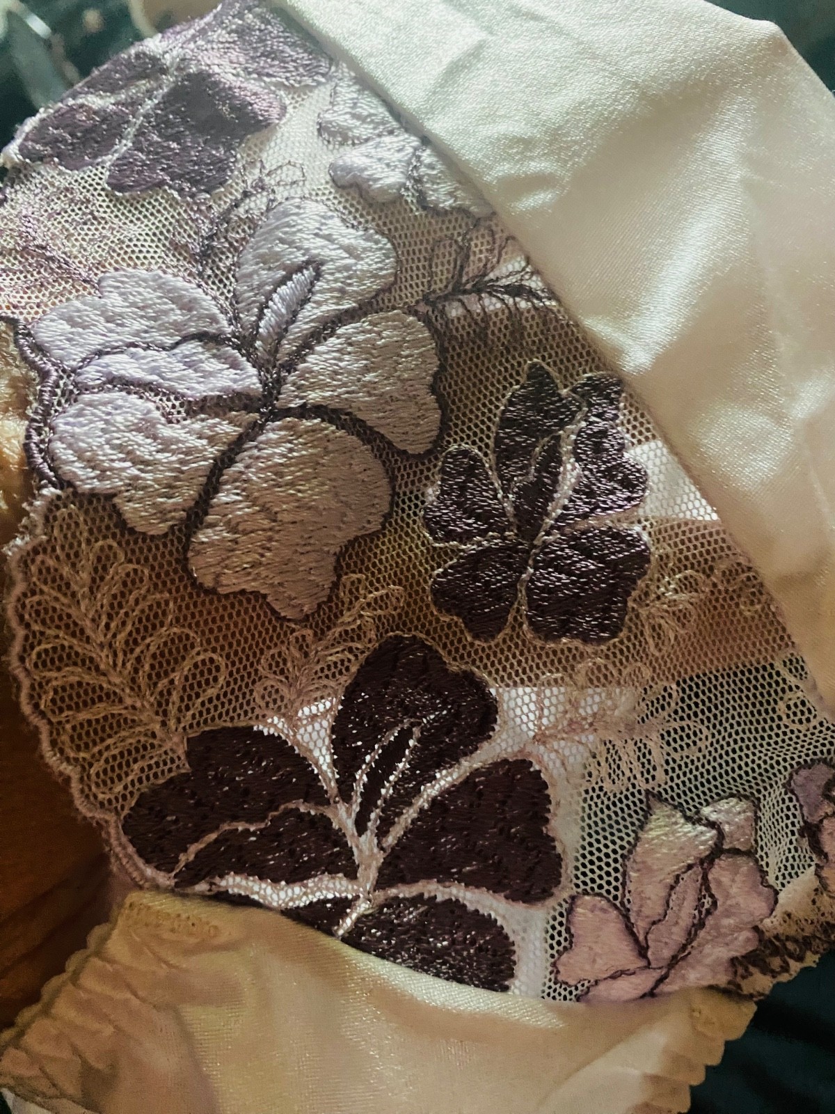 NWT Wacoal Capucine Pale Lavendar Lace Embroidered Panty L 84139
