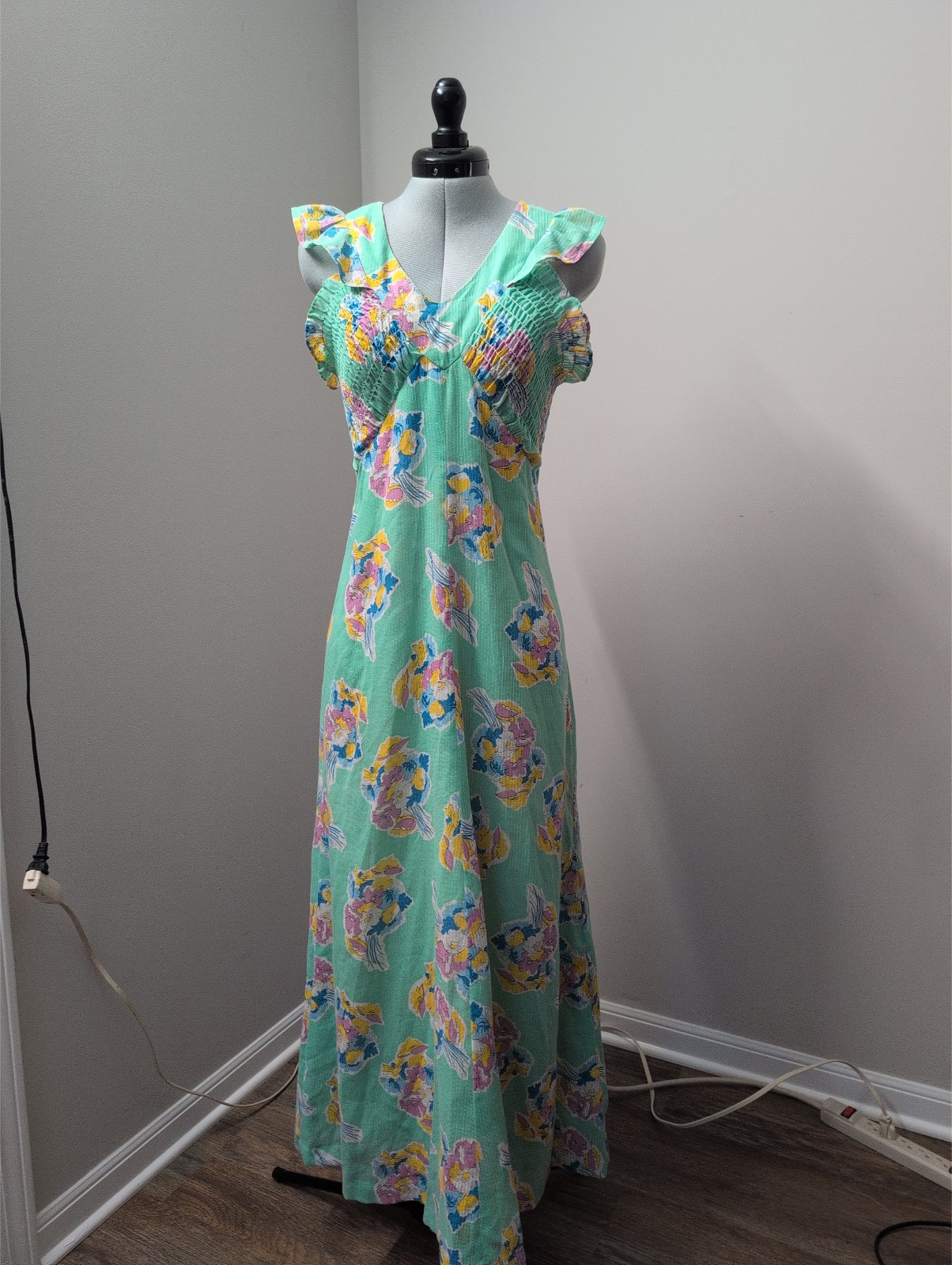 Vintage 60s 70s Maxi hollywood Dress Sz S Mint Green V-neck floral