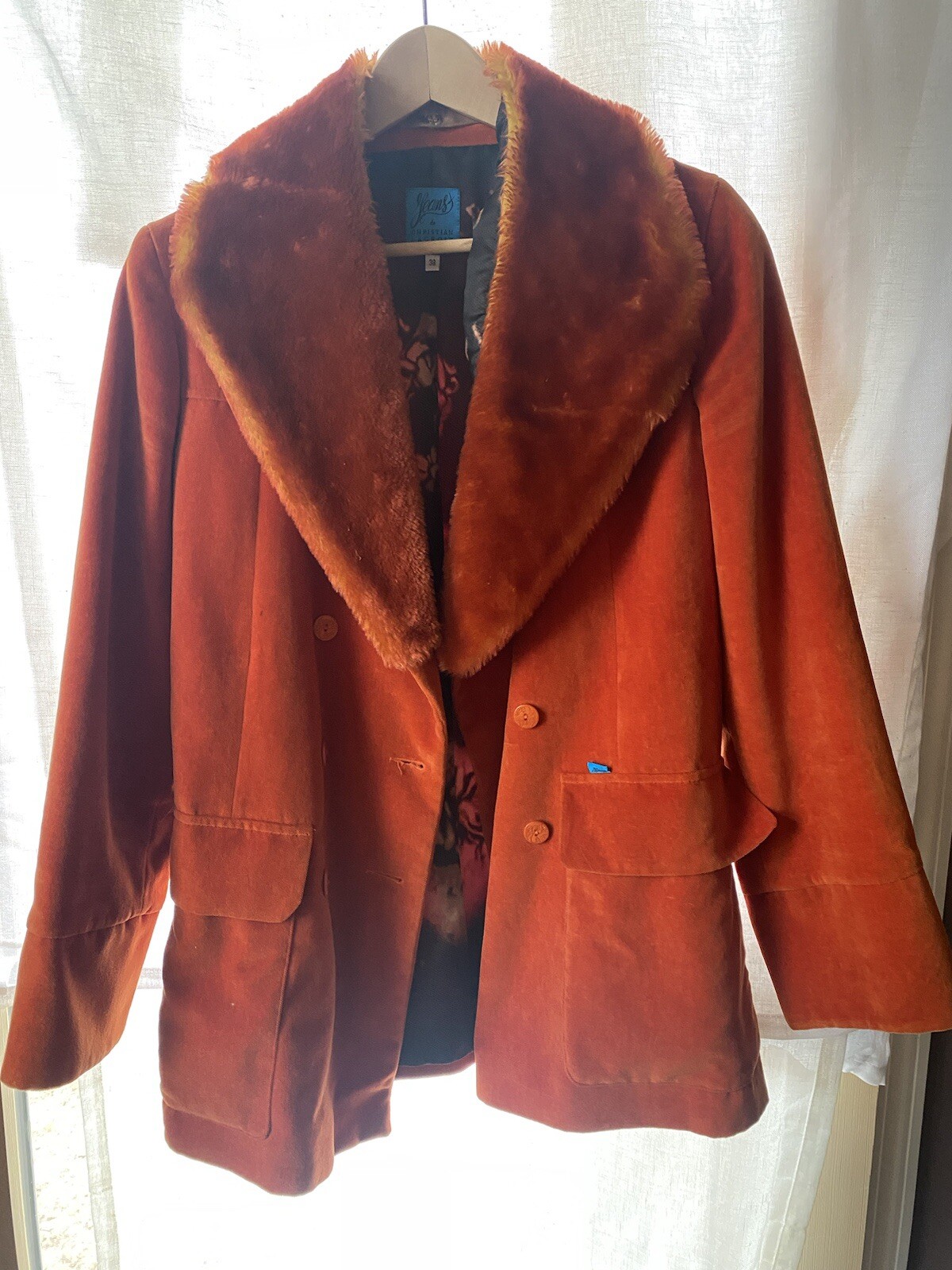 Jeans de Christian LaCroix Crushed Velvet Blazer with Removable Faux Fur Collar