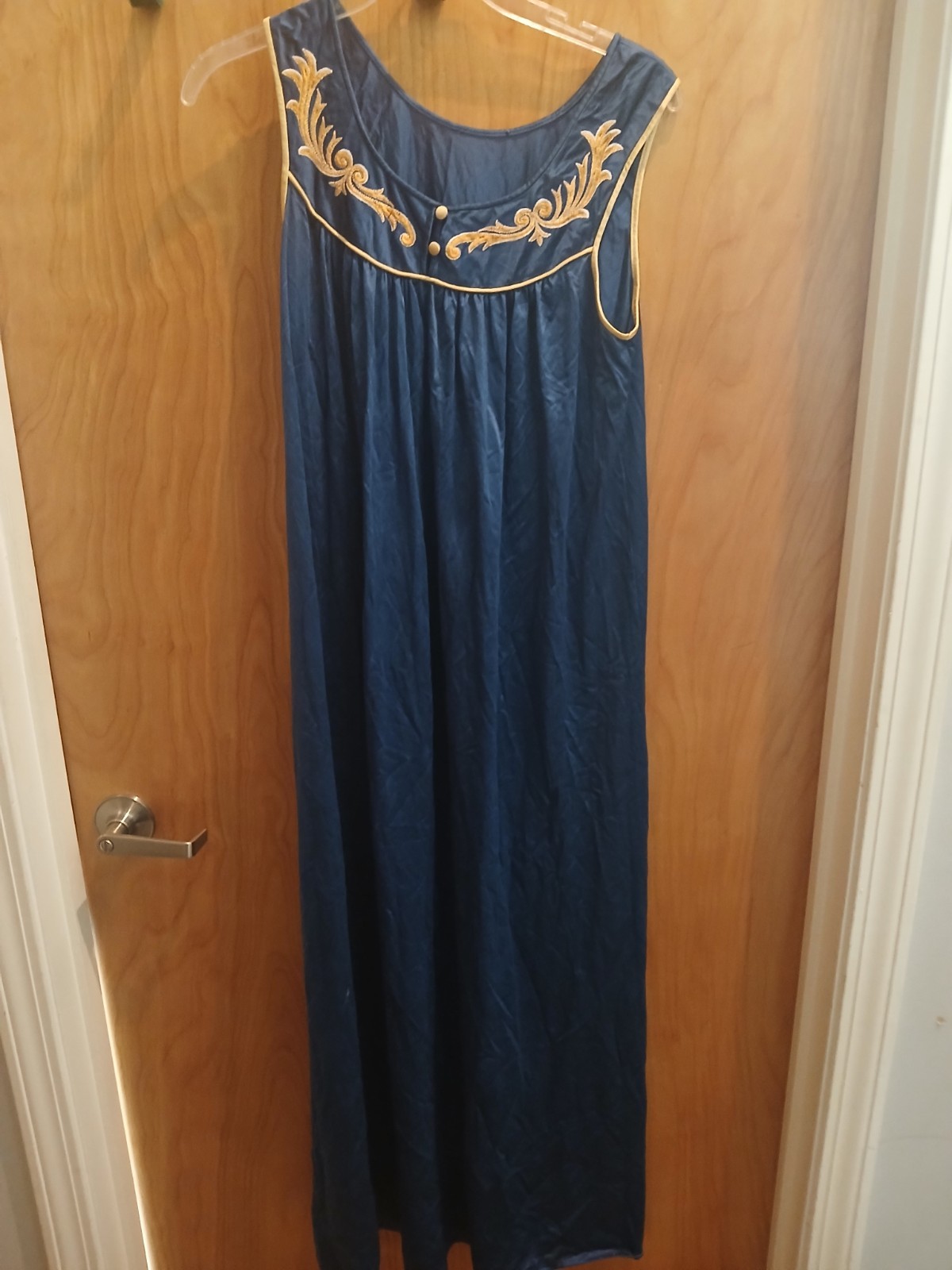 VINTAGE WOMAN&rsquo;S SLEEVELESS NIGHTGOWN GOWN SIZE SMALL BY LORRAINE