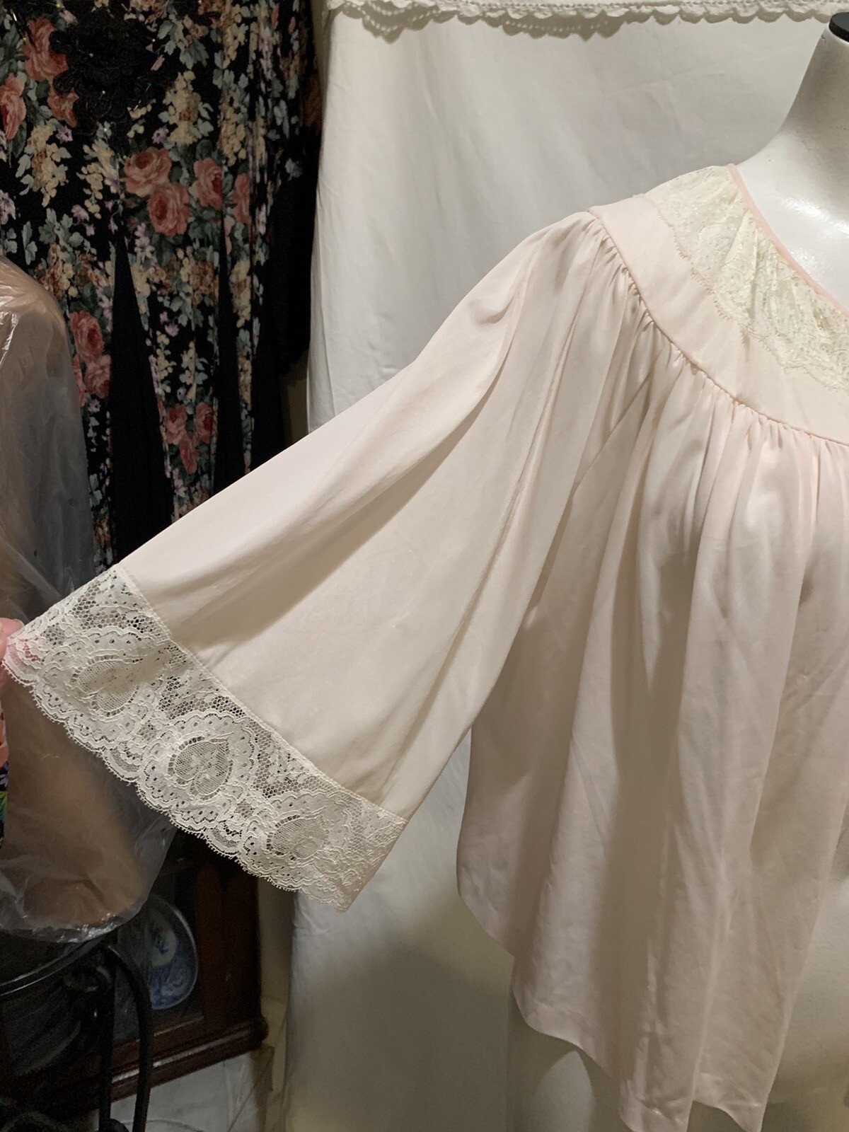 ❤️Vintage Bed Jacket M/L Pink Nylon Chiffon & Lace Mid Century 50s