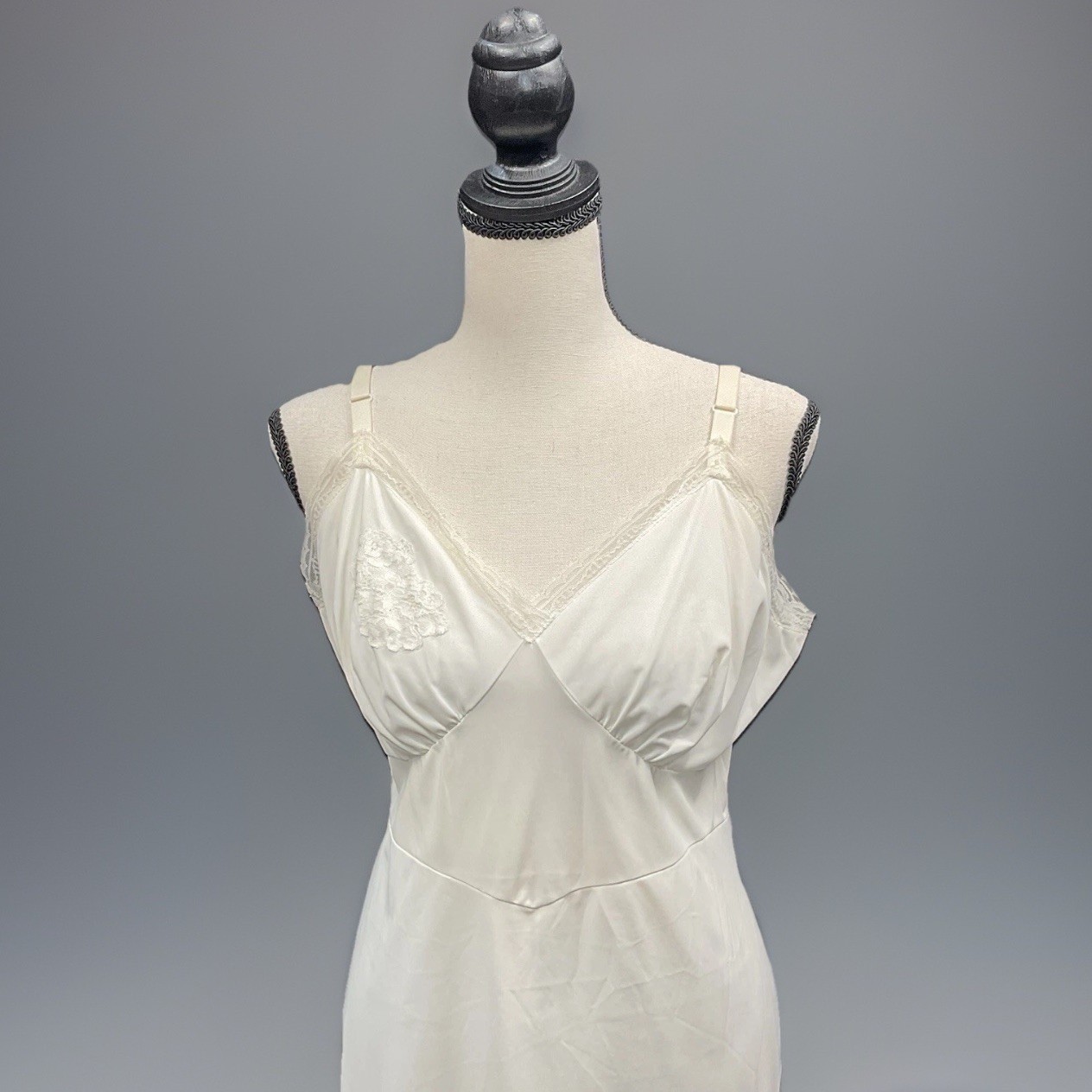Vintage SHADOWLINE Full Figure White Lace Edge Full Slip Sz 40