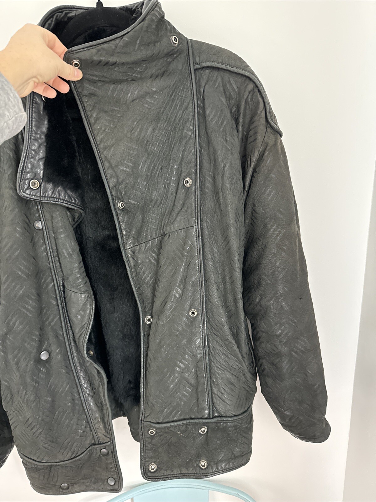 Vintage Leather Jacket 80s No Label Fur Lined size L Oversized Fit Very Warm
