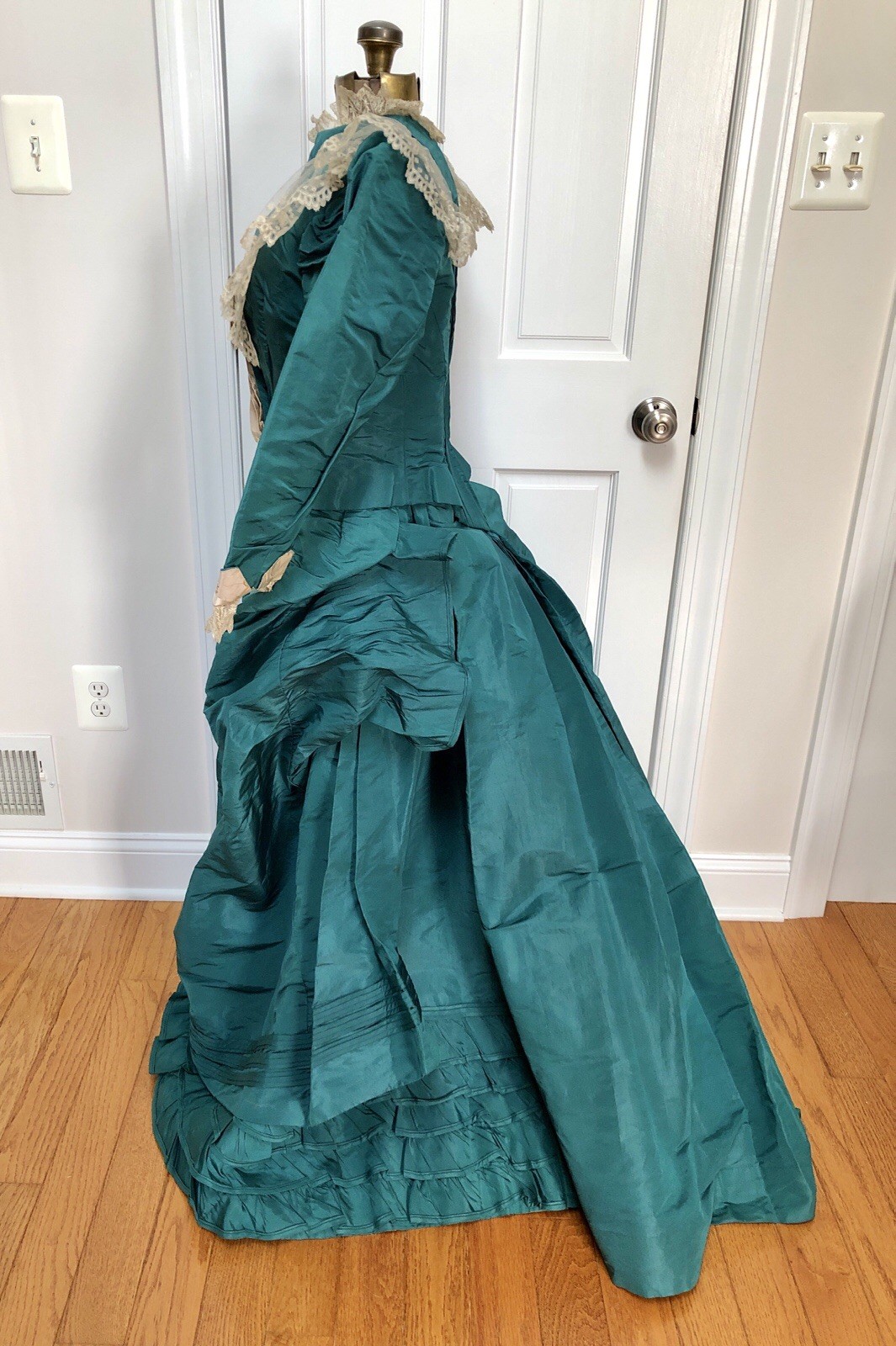 Antique 1880s 3Pc *EMERALD GREEN SILK Victorian BUSTLE DRESS w/PRINCESS JACKET*