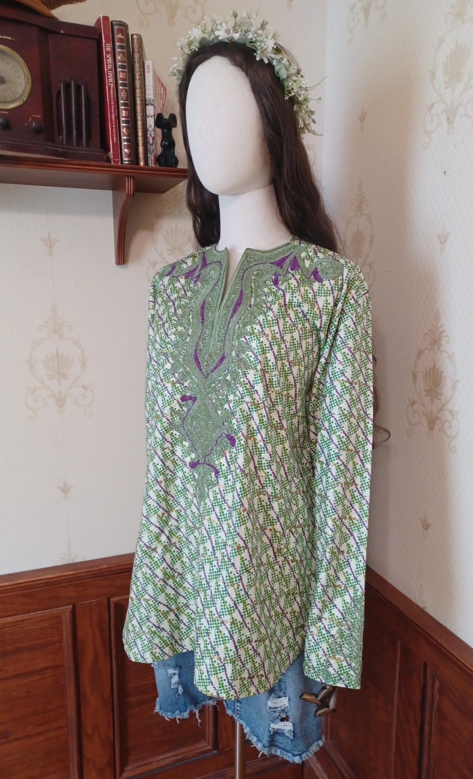 Vintage 1960s/70s Hand-Embroidered Green Purple Metallic Silver Mod Hippie Shirt