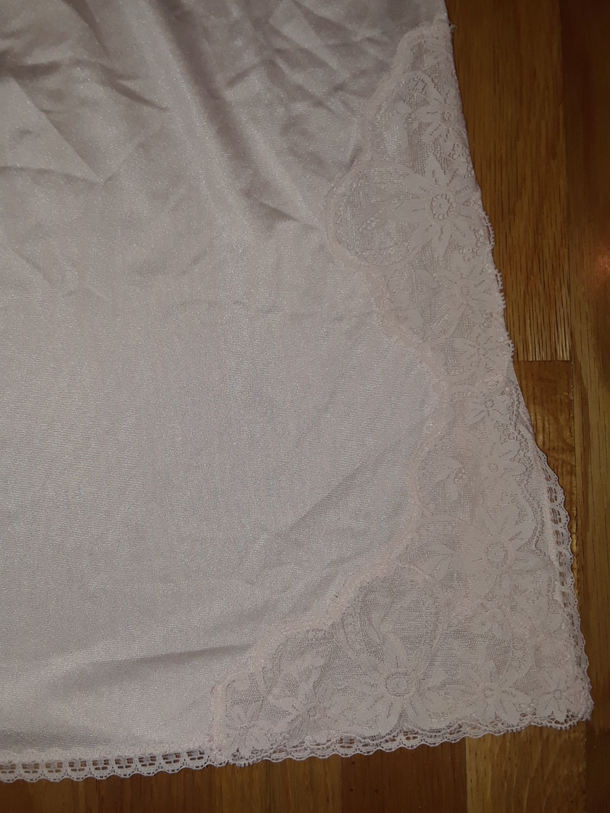 Vintage Vanity Fair Ivory Lace Tim Half Slip Size Medium 25.5&Prime; L Made in USA