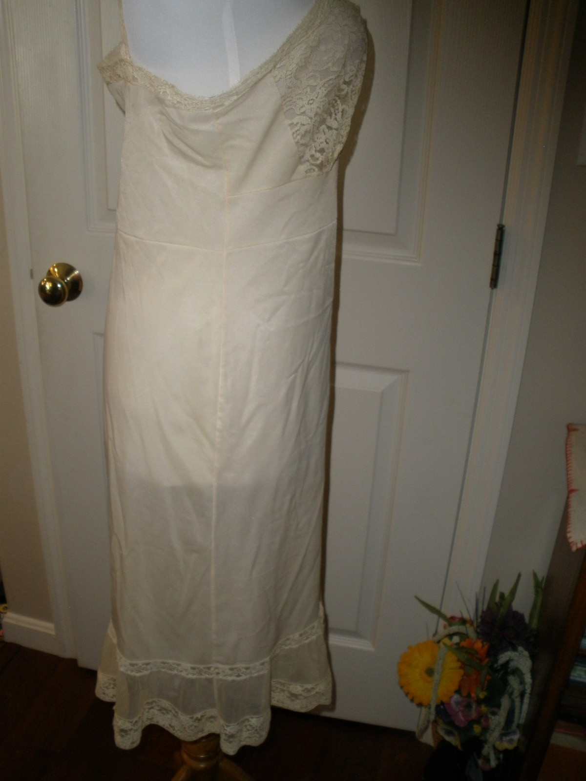 Vintage Full Slip South Forn?? Nylon Beige (see description for measurements)