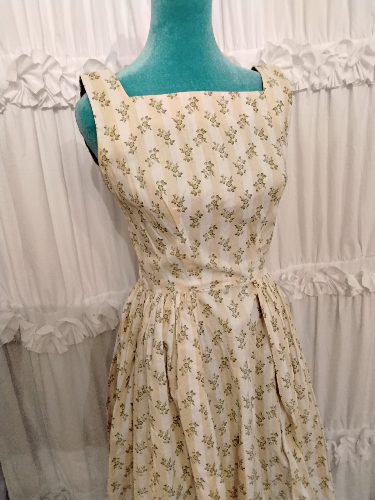 Vintage 1950s 1960s Helen Whiting Cotton Floral Dress S/M Rare Button Back