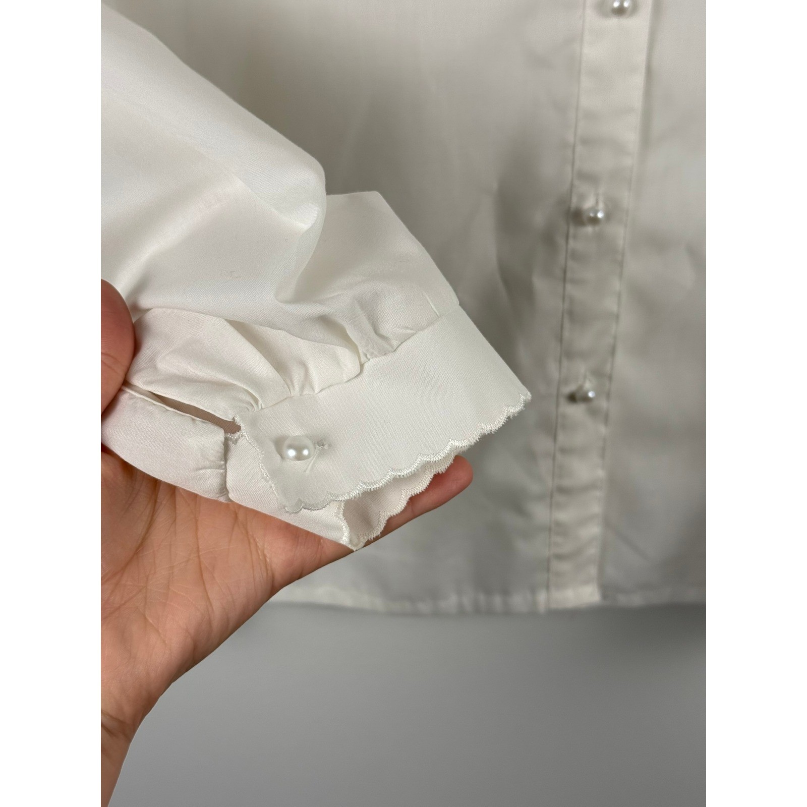 Perspective Classic Classique Vintage White Lace Bib Pearl Button Blouse Medium