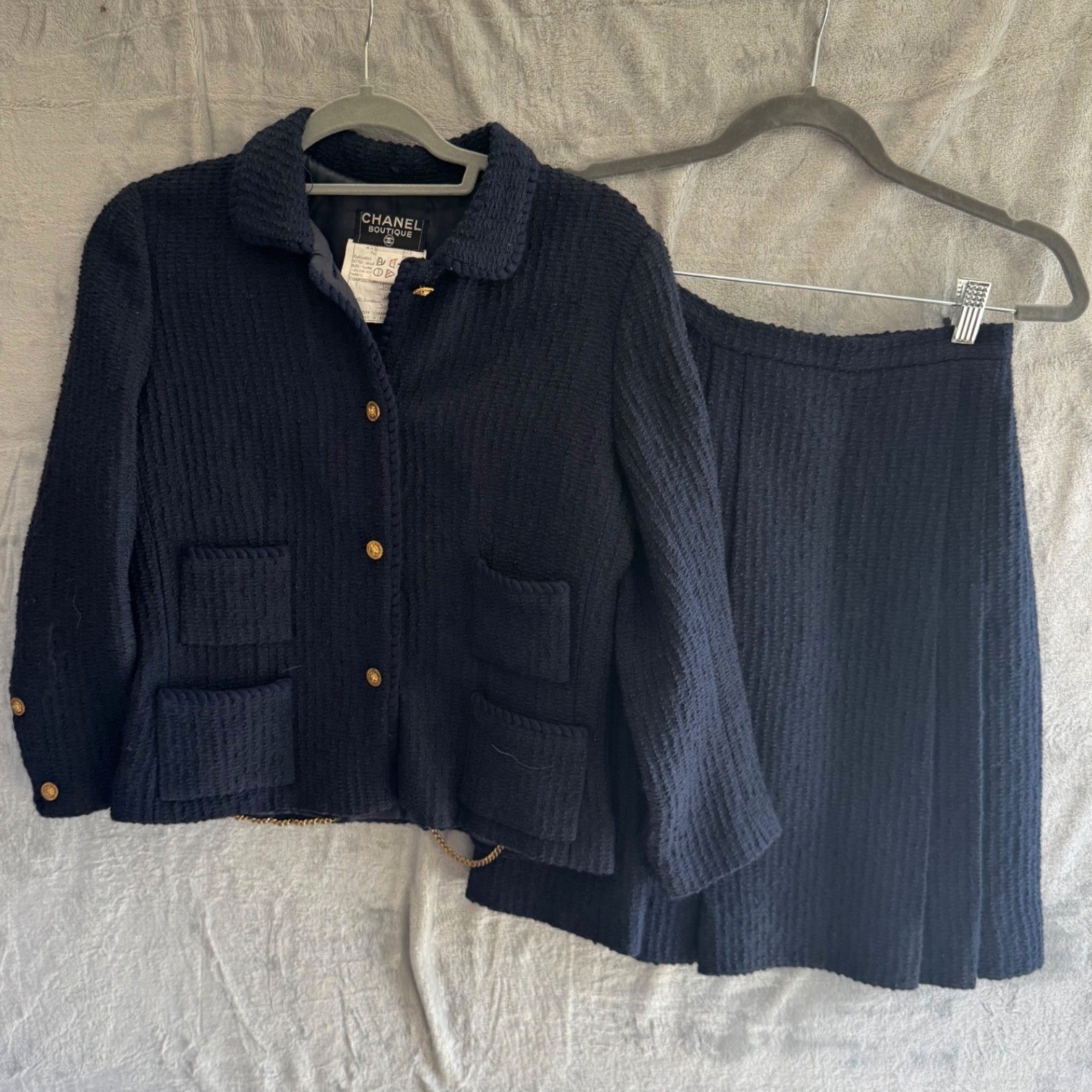 Chanel Vintage Navy Blue Wool Boucle Skirt Suit Lion Head Buttons FR 38 US
