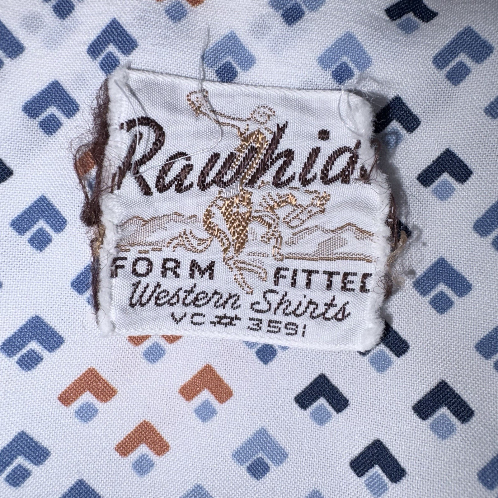 Rawhide Long Sleeve Geometric Diamond Pattern White Shirt 16.5/34 Button Snap