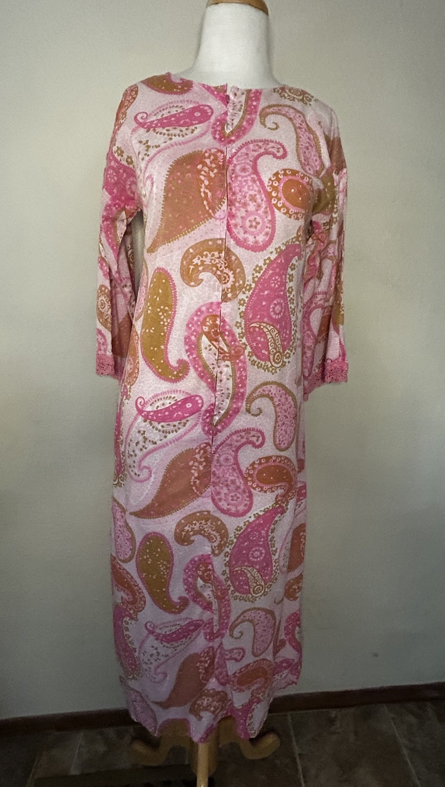 Vintage 60’s Floral Pink Paisley Kaftan Muumuu Maxi Dress Sm/Med.