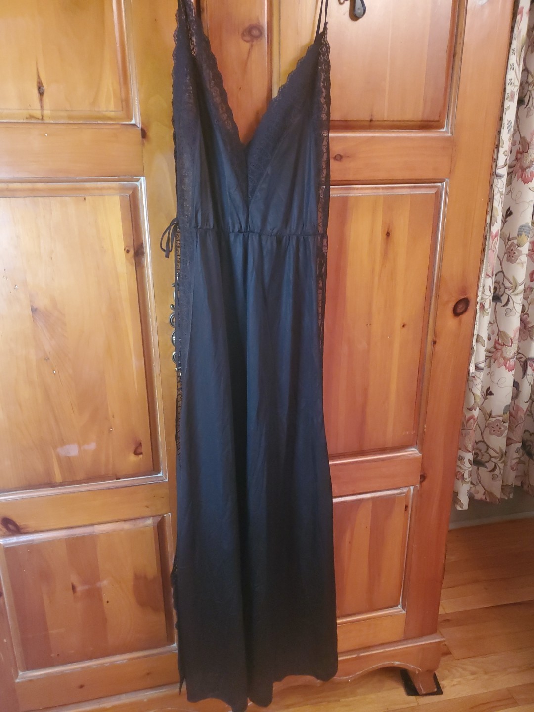 VTG – J.C. Penney Long Open Sides Nylon Lingerie Nightgown, Lace Trimme – Size M