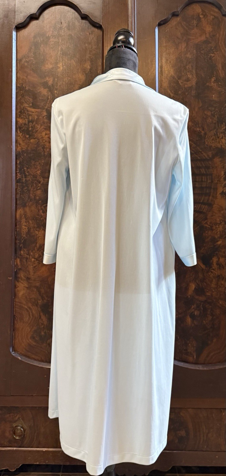 VTG VANITY FAIR Robe Gown Sz M Powder Blue ¾ Sleeves Button Front Nylon/Amtron