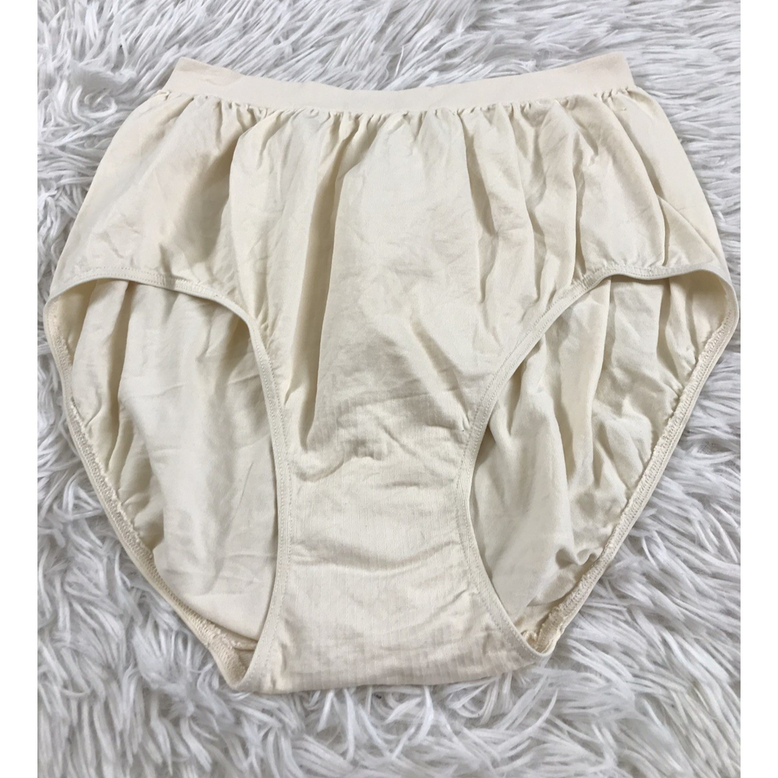 Vintage 1990s BALI Panty Barely There Hi Cut Seamless Microfiber Cream Size 8/9