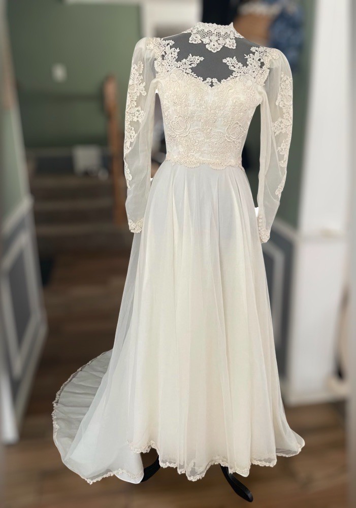 Vintage 1960-1970s Ivory Wedding Dress Lace Train Longsleeve High Neck union USA