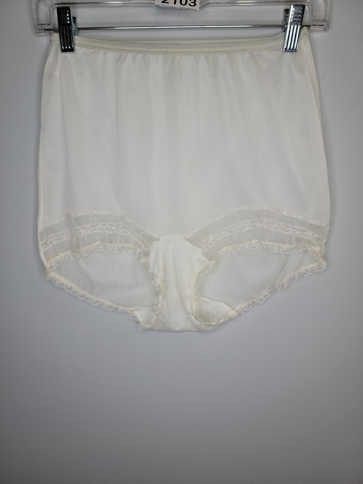Vintage UNIONMADE 100% Nylon White Panties Lace Detail Size 7 38/40 hips