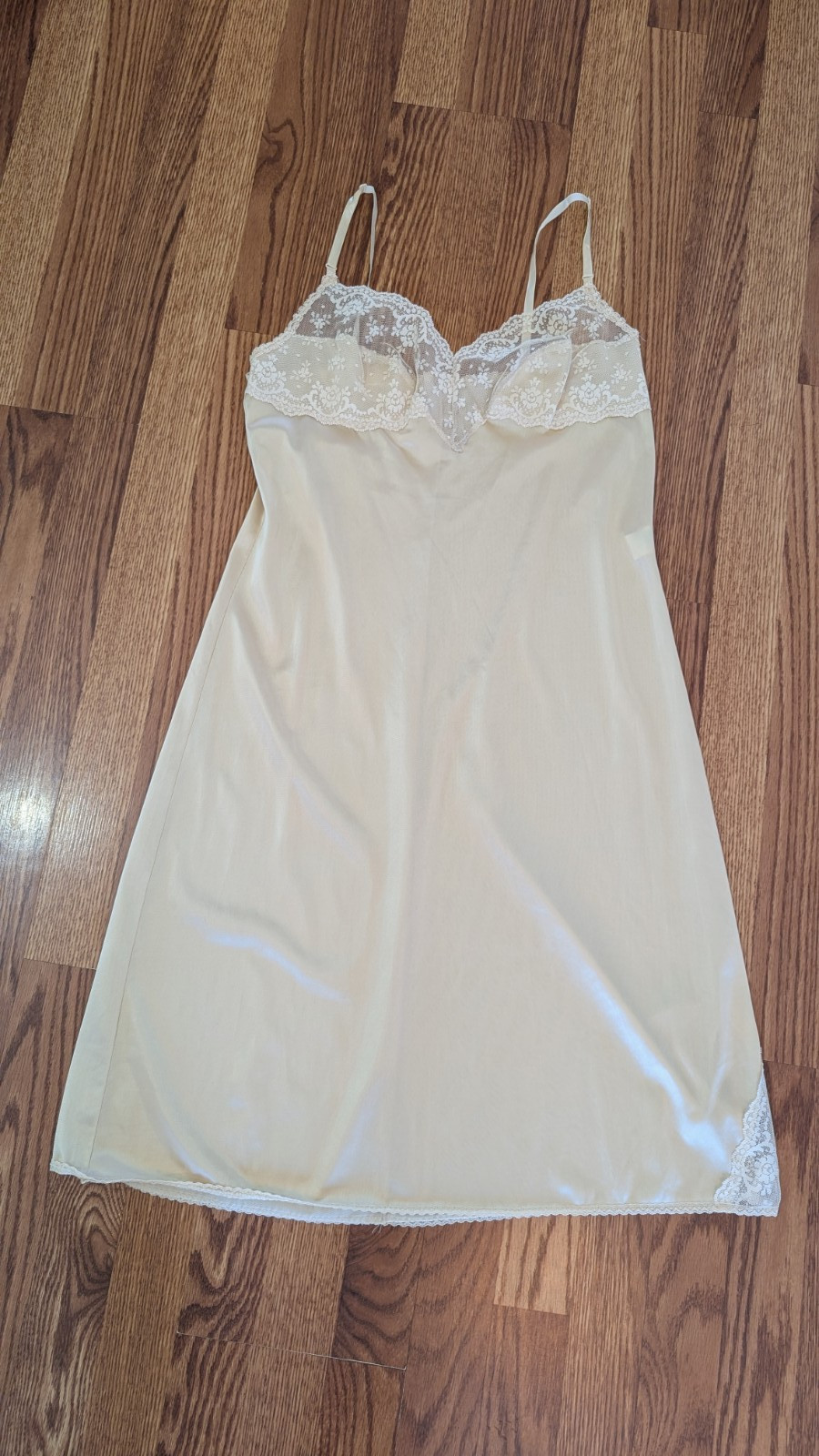 L&rsquo;eggs Beige Nylon Full Slip Lace Bust & Trim Adj Straps Sz 38 Long Perfect!