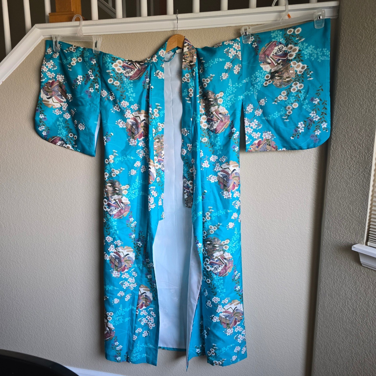 Vintage Made in Japan 100% Silk Kimono Robe Turquoise Floral Gold Accent onesize