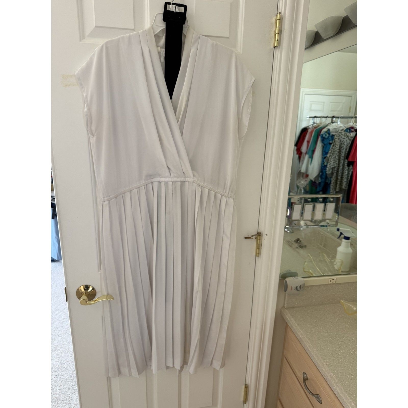 Leslie Fay White Pleated Sleeveless Dress w/ Black Belt Size 16