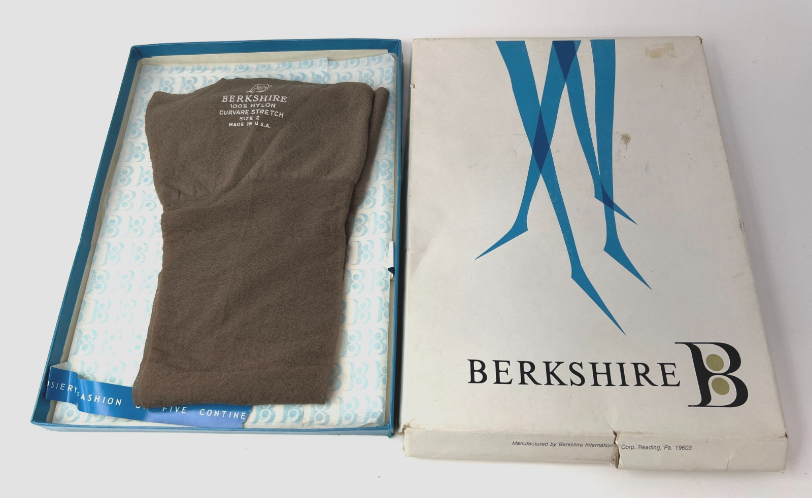 Vintage Berkshire Curvare Stretch Suntan/Utopia Nylon #1410 Stockings Size 2