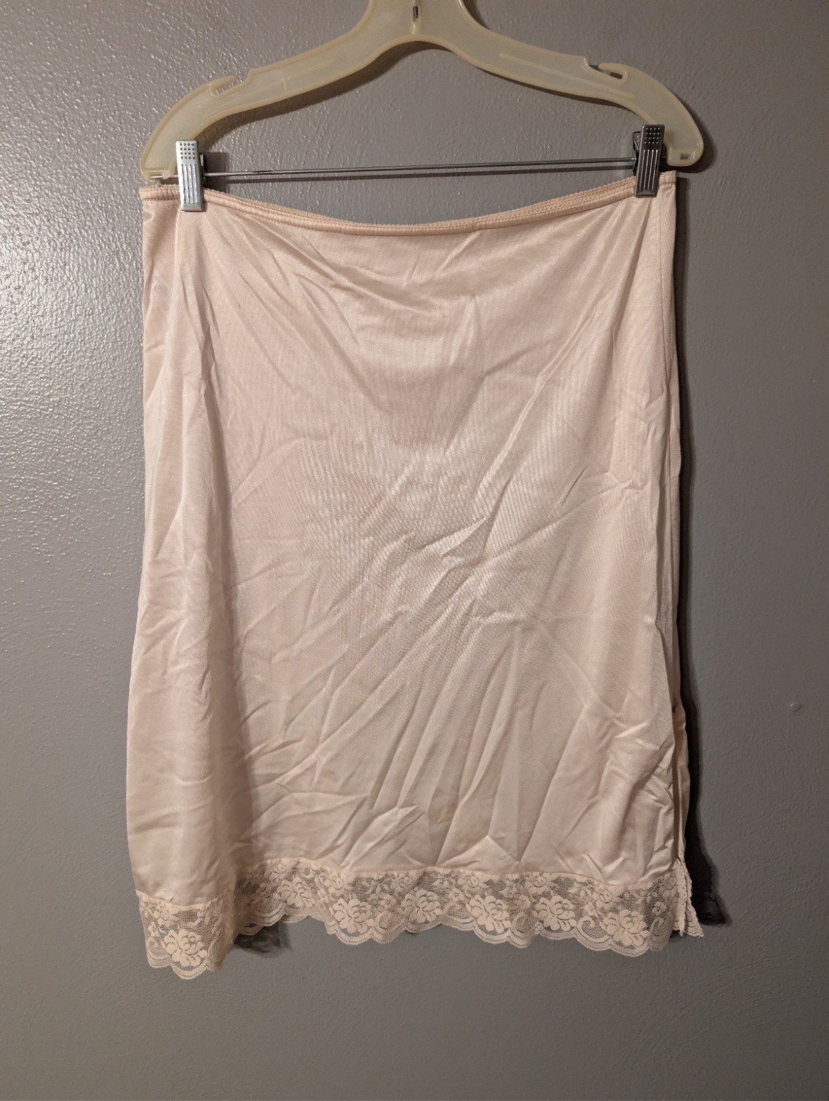 Vintage Maidenform Half Slip Chantilly Lace Trim Nude Skirt Size L ILGWU USA 80s