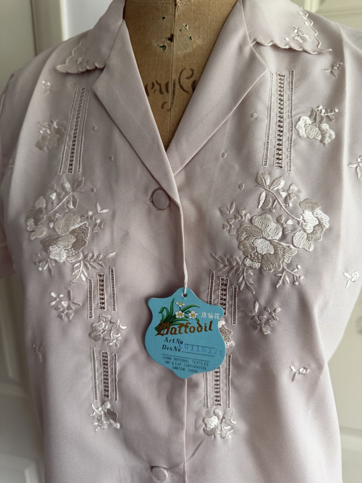 Vintage Daffodil China Hand Embroidered Blouse Short Sleeve Pale Taupe Fits XS/S