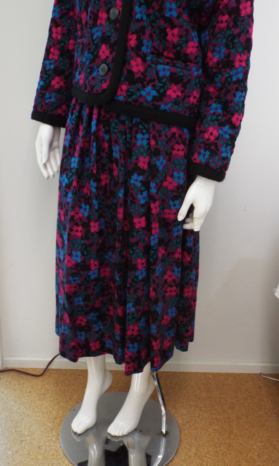 Vintage 1980 GUY LAROCHE Boutique Wool Skirt Suit Quilted Jacket 40 PARIS Floral