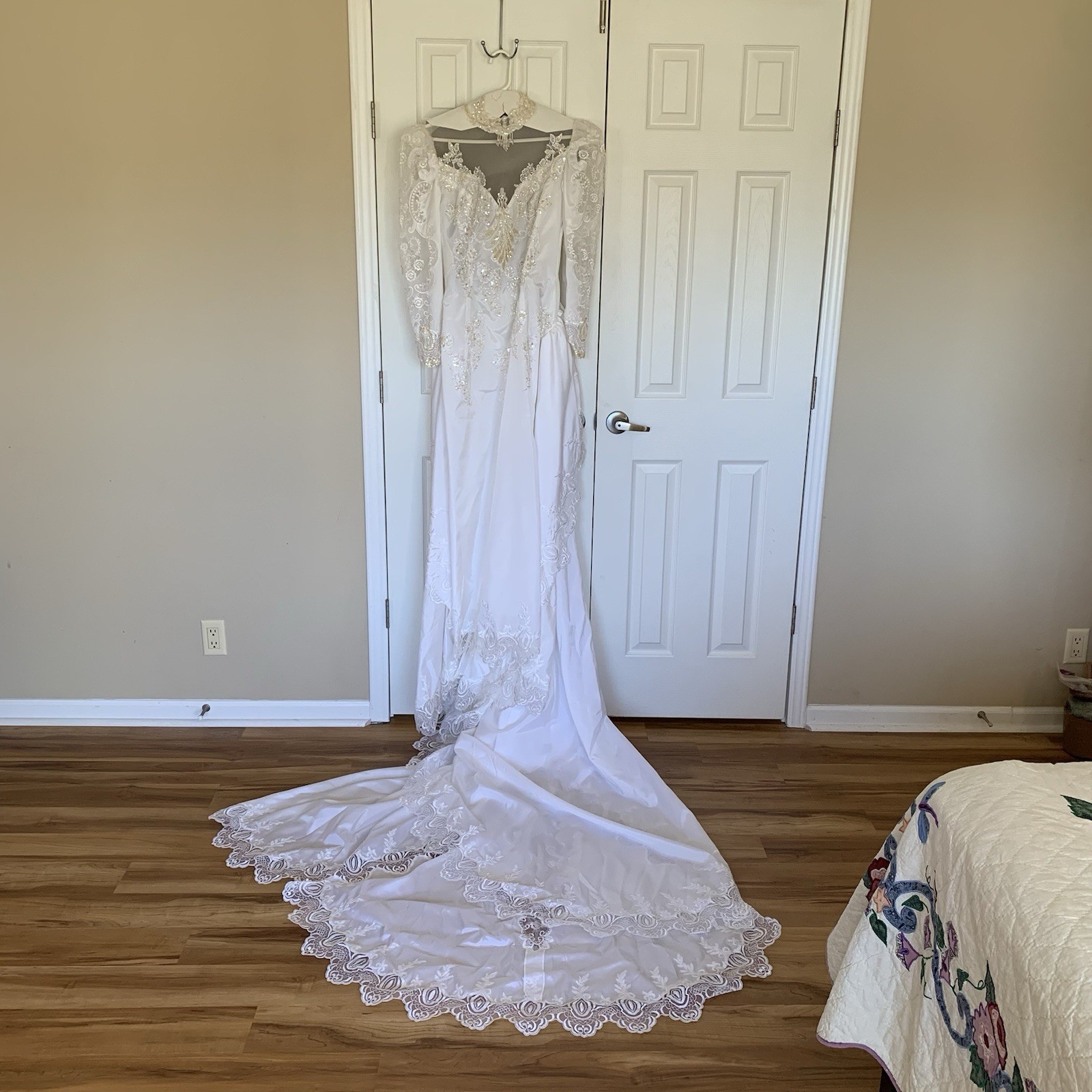 Wedding Dress White Size Small Sequin Lace Embroidery Princess High Collar Veil