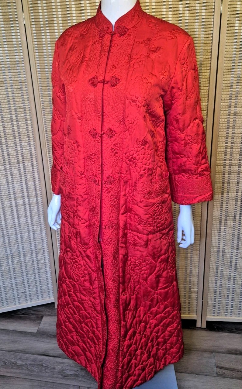 Peony Brand Red Quilt Asian Long Robe or Jacket Size S 36 Vintage 1980s Shanghai