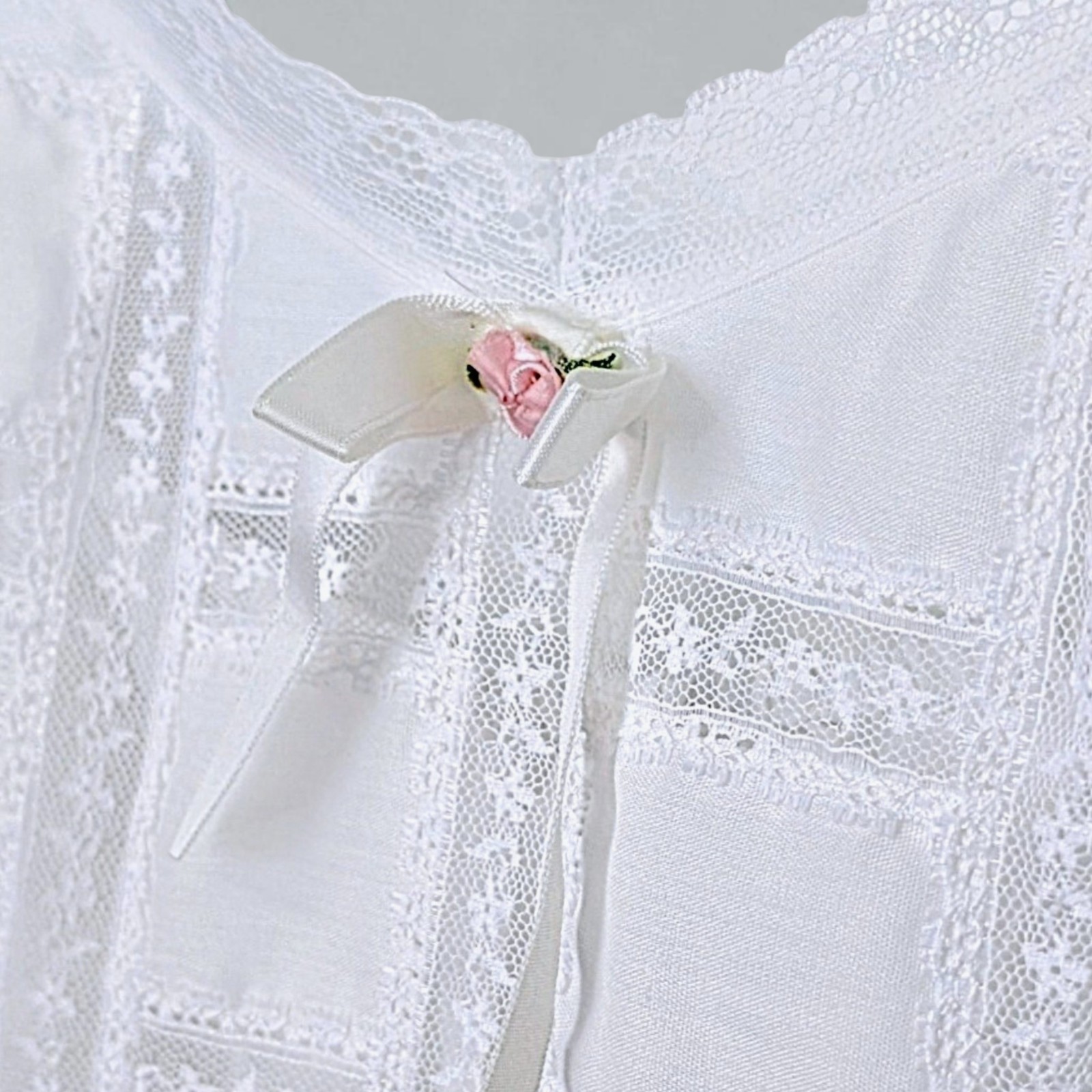 VTG 70s Union Made crisp white floral lace fairy cottage prairie slip nap dress