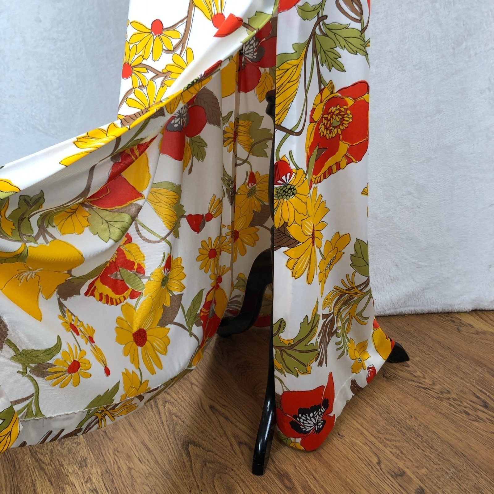 VTG 70s Floral Poppy Open Back Round Neck Halter Maxi Dress Sz S/M White