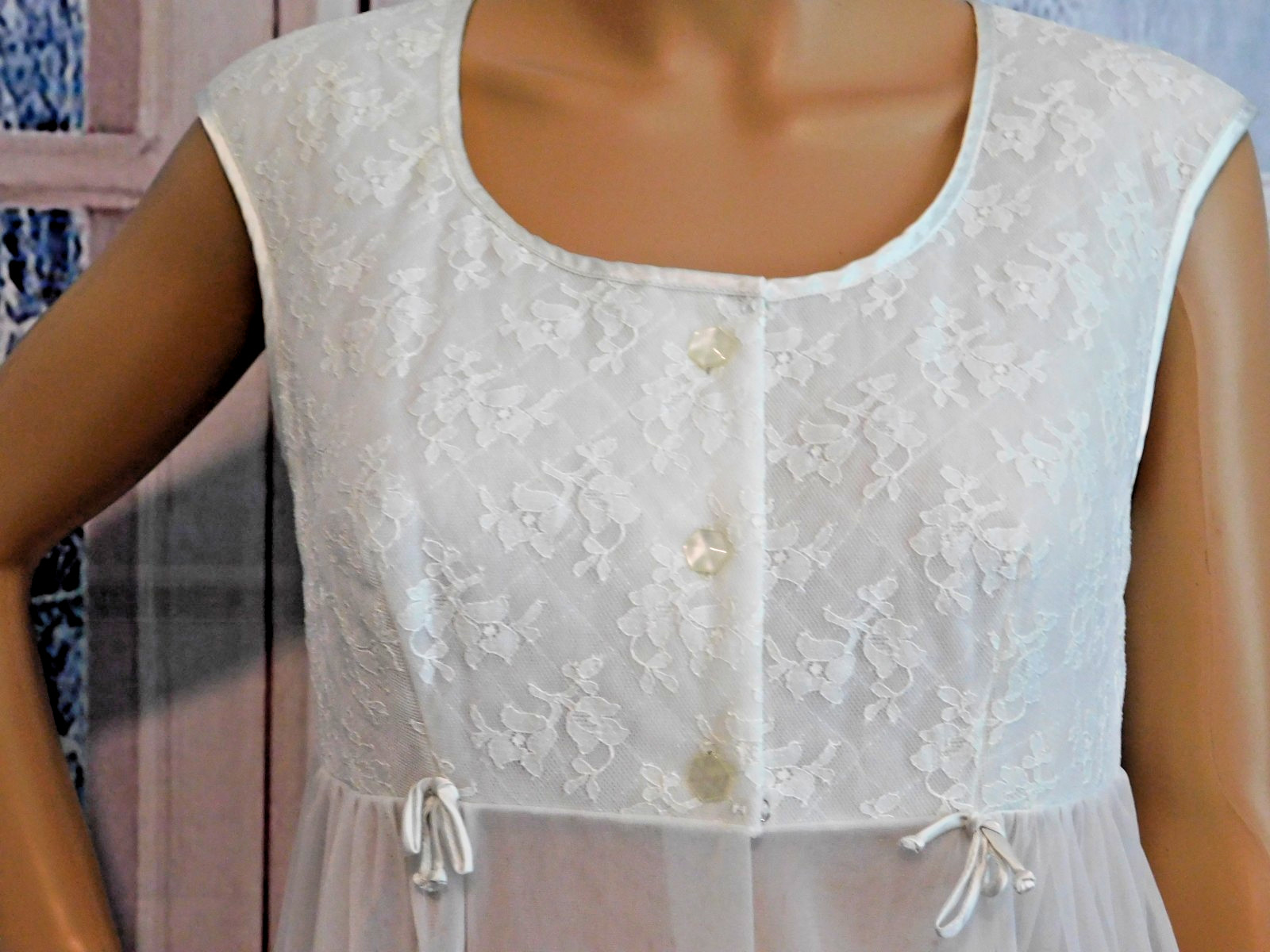 34 Vintage Gotham Gold Strip Double Layer Quilted Lace Bodice Robe