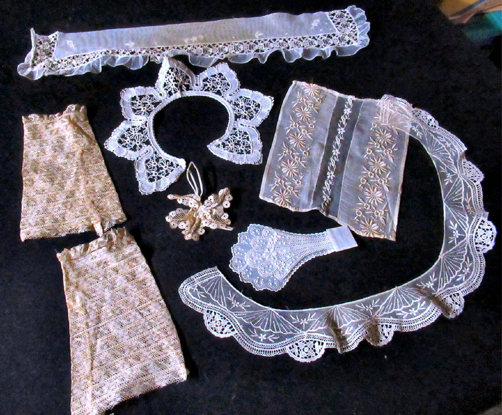 8 Pc. Lot Vintage Lady&rsquo;s Dress Accessories Lace Collars, Cuffs Etc.