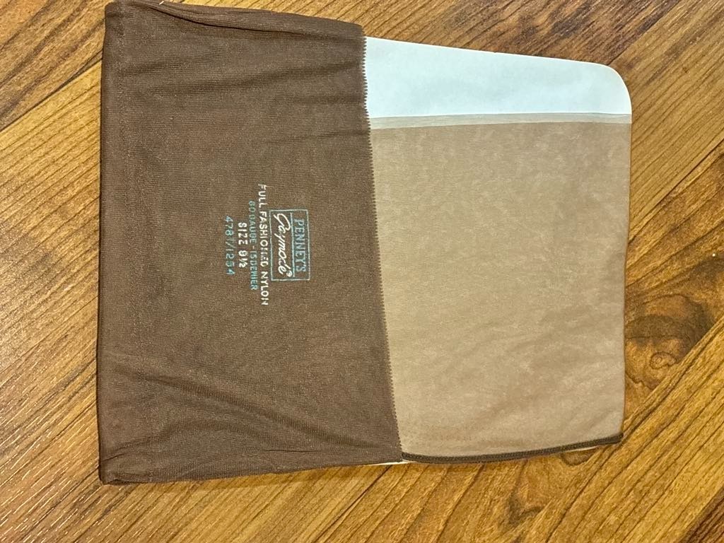 Vintage Penney&rsquo;s Gaymode full fashioned nylon size 9 1/2 (garters not incl)