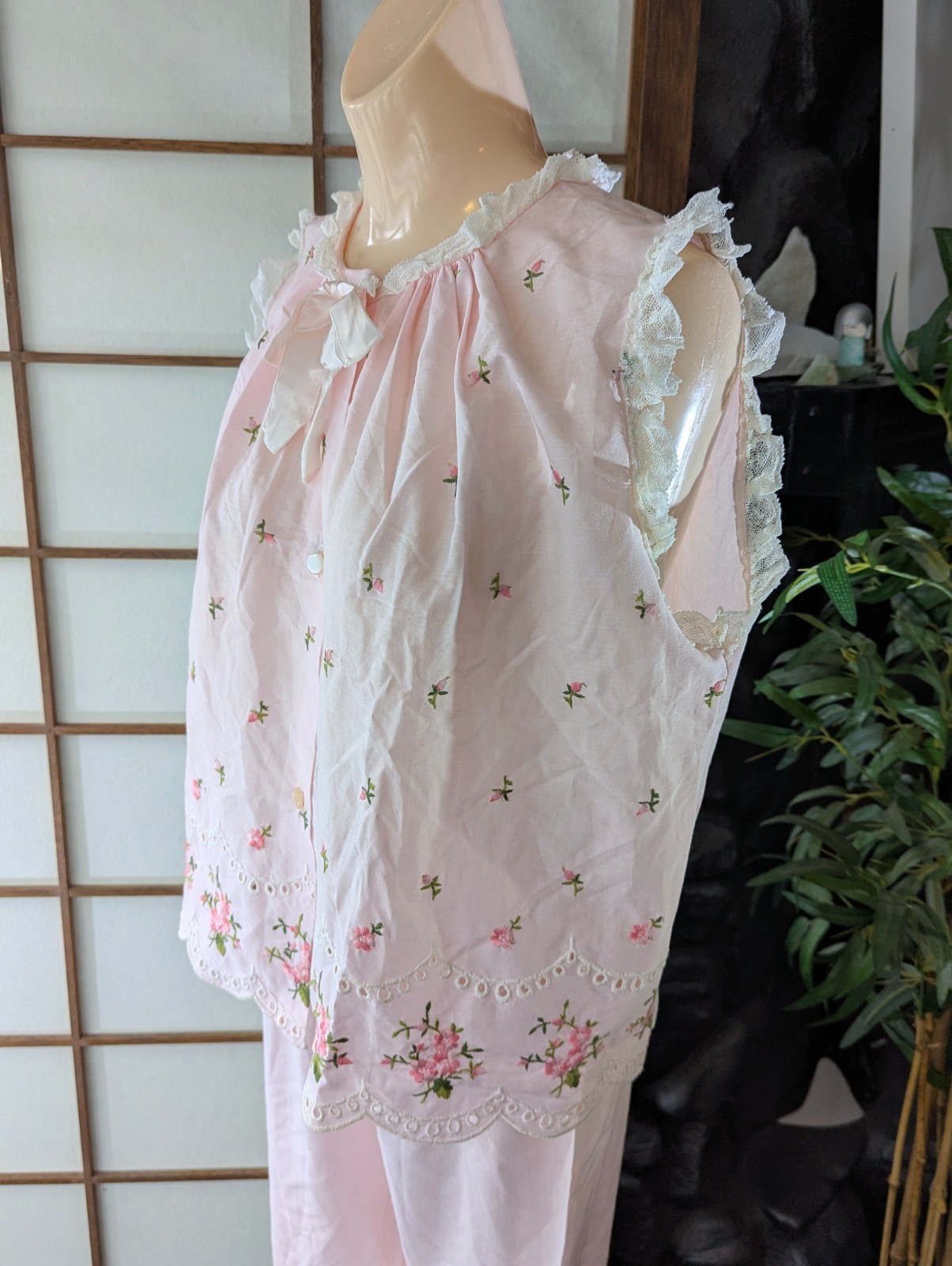 Vintage Leonora Pink 2pc Pajamas PJs 1960s Sz Small Babydoll Embroidered Roses