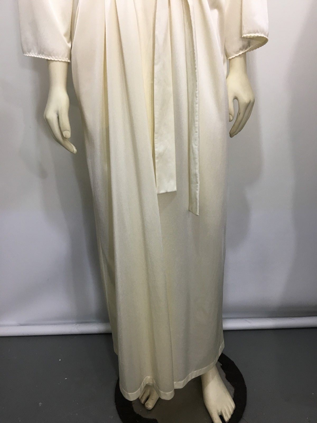 Vassarette S Pale Yellow Long Nylon Silky Peignoir Robe Made in USA Vintage