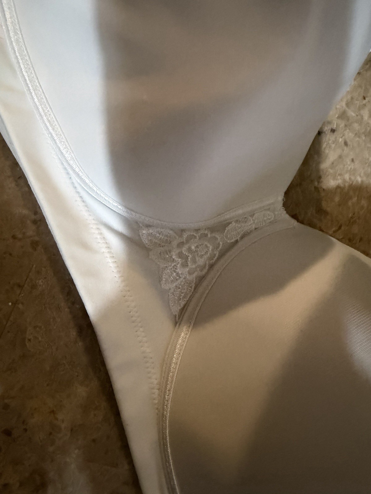 VINTAGE VANITY FAIR BRA! 44DD. WHITE