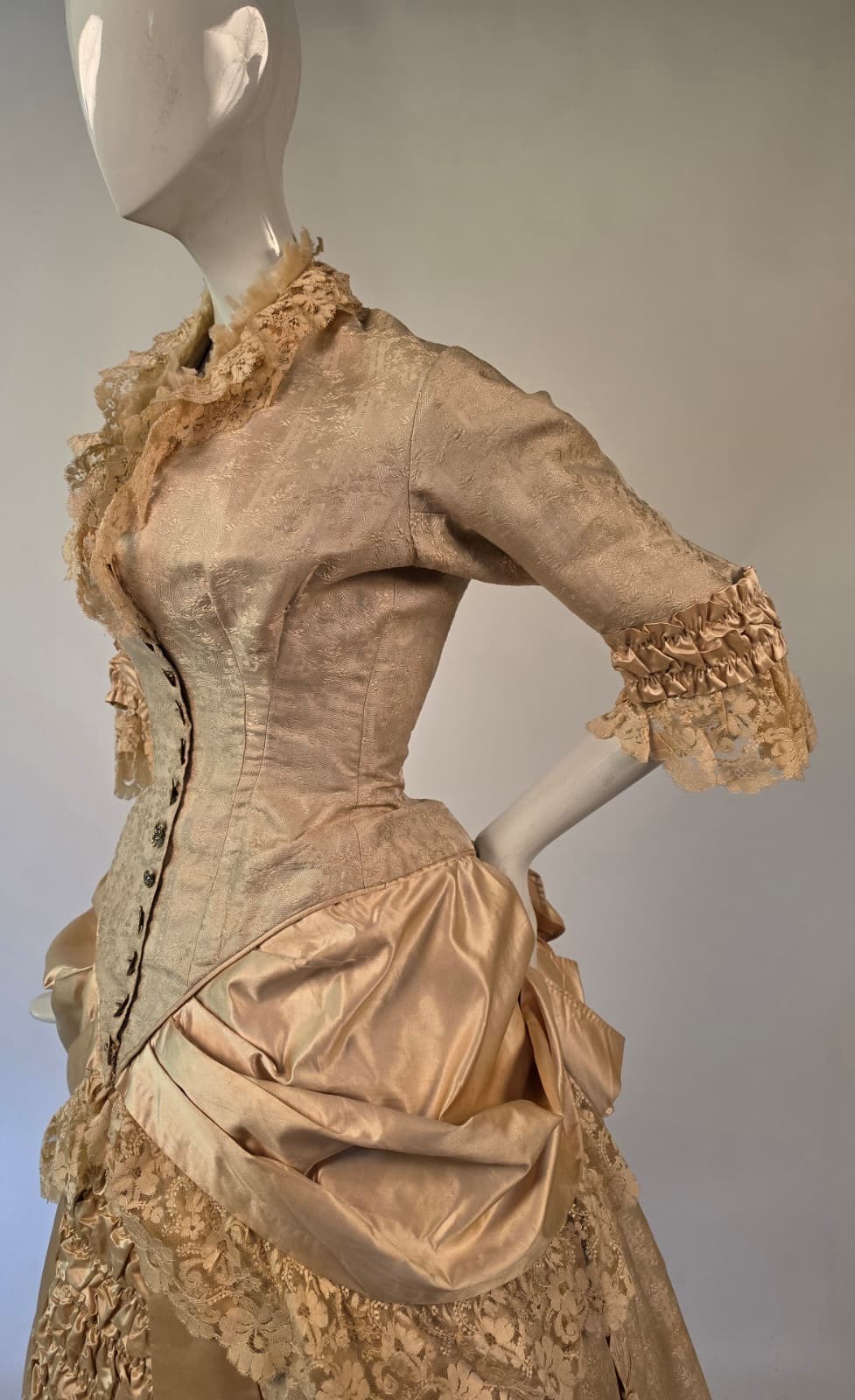 VICTORIAN 1880’S FIGURED SILK + SATIN BUSTLE DRESS W POLONAISE SIDES + TRAIN