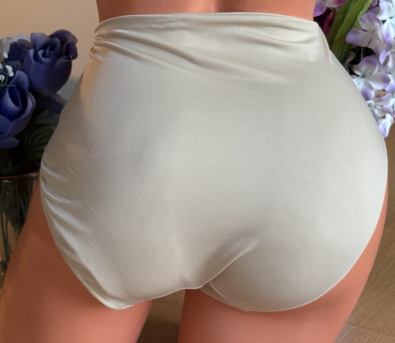 SPANX Medium Beige Hi Cut Light Weight Seamless Shaping Panties NWOT VINTAGE