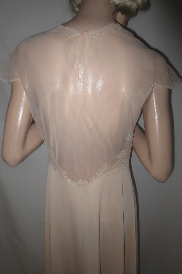 Vtg Nude Full Length Nightgown Vanity Fair Lace Applique Bodice Romantic Size 36