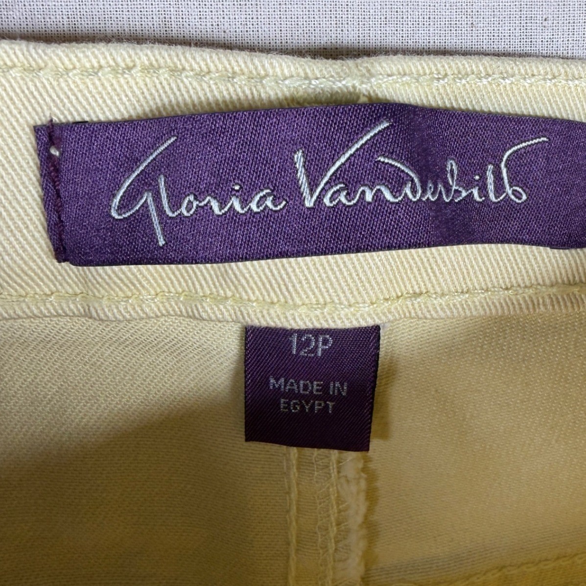 New Gloria Vanderbilt Amanda Jeans size 12 Petite Light Yellow