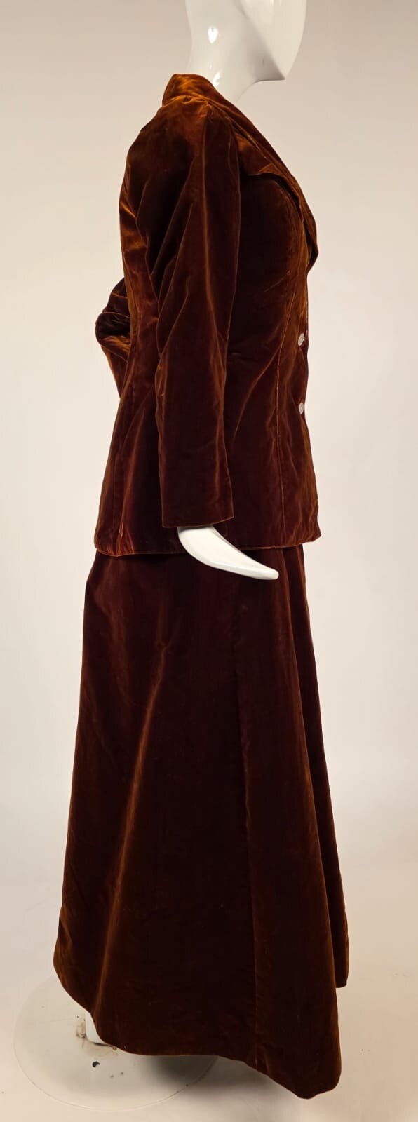 EXCEPTIONAL EDWARDIAN 2 PC HIGH SHINE GOLDEN BROWN SILK VELVET WALKING SUIT