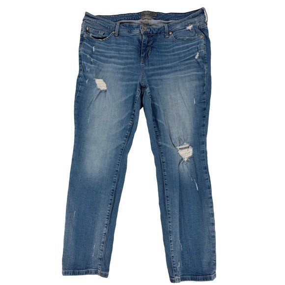 Torrid Boyfriend Straight Jeans 16R Medium Wash Distressed Vintage Stretch Denim